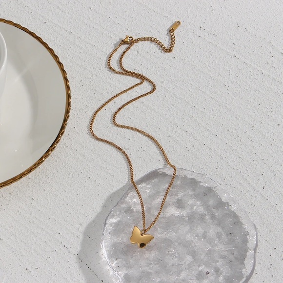 ◾️18K Gold Plated Luxury Shiny Butterfly Pendant Necklaces - Picture 7 of 7